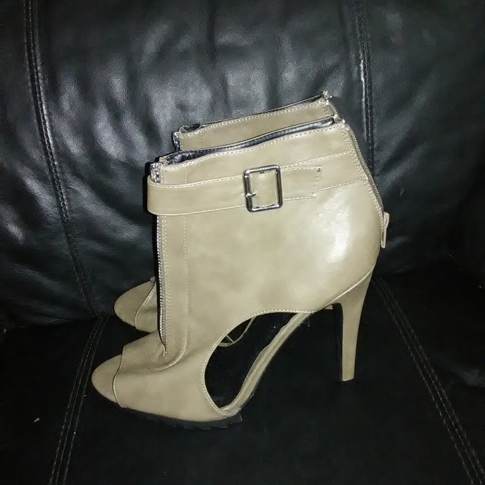 Peep toe heels.